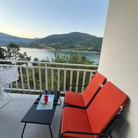 アパート Amani Kovacevo Polje